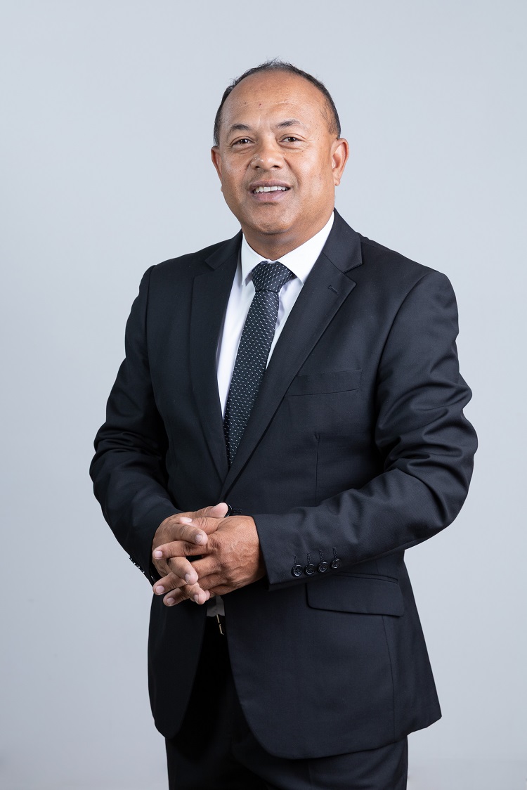 Andrianarisoa RAZAFINDRAKOTO Responsable Administratif et financier